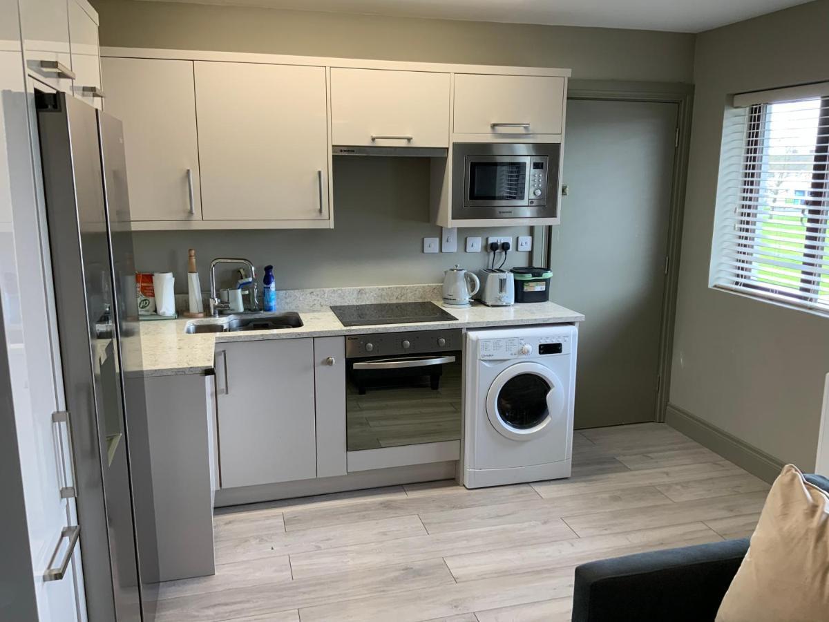 Small,Smart,Tidy 2 Bed Apartment Голуей Екстериор снимка