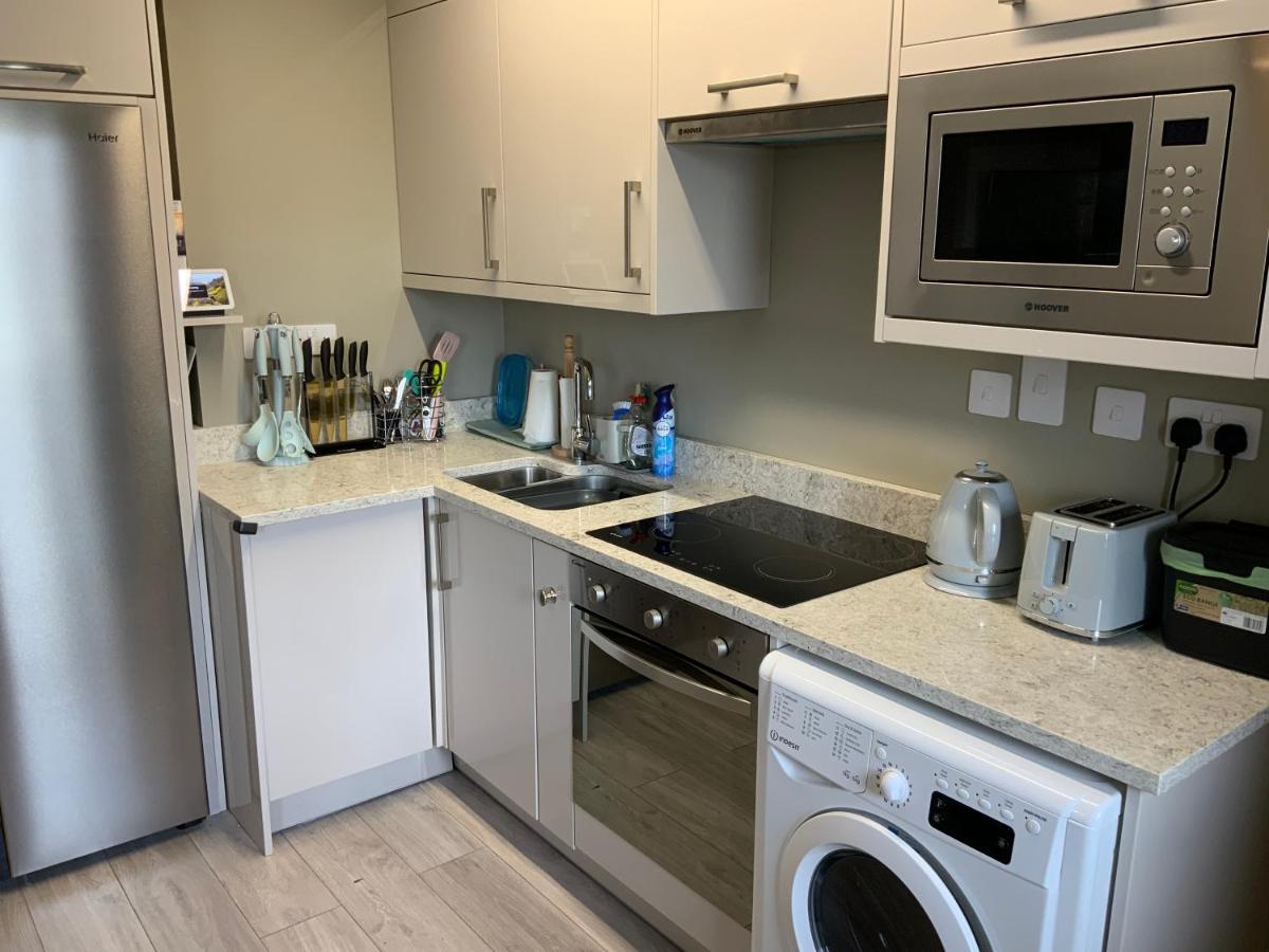 Small,Smart,Tidy 2 Bed Apartment Голуей Екстериор снимка